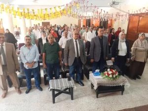 وكيل وزارة التربية والتعليم بقنا يكرم أوائل الثانوية العامة  39 - جريدة المساء