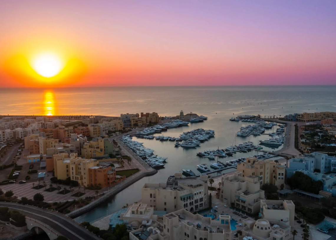 لجان السياحة تراقب مراكز الغوص والأنشطة البحرية ويخوت السفارى بالبحر الأحمر.. عامر : رصد 8 كيانات غير شرعية تزاول النشاط بدون ترخيص 18 - جريدة المساء