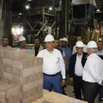 وزير قطاع الأعمال العام يتفقد مصانع شركة الإسكندرية للحراريات ويوجه بزيادة  الإنتاج وتلبية احتياجات السوق المحلية والتوسع في التصدير 35 - جريدة المساء