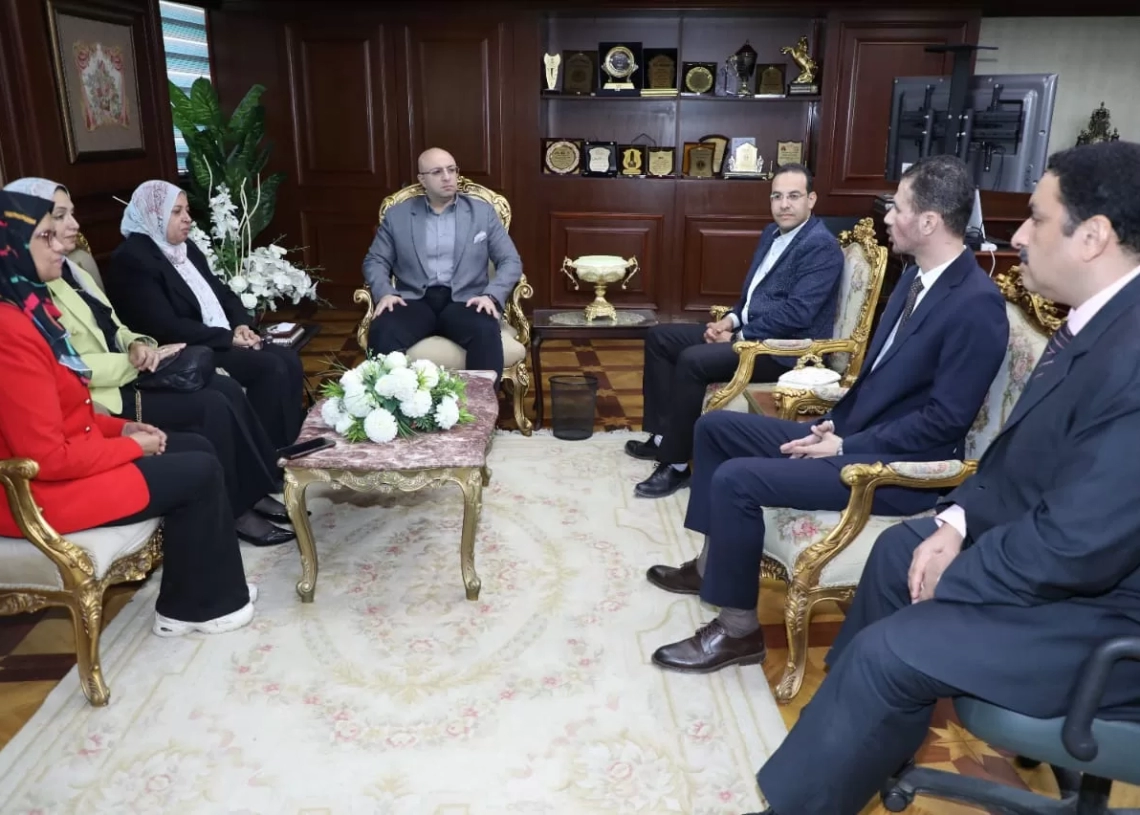 محافظ بني سويف يلتقي لجنة تقييم مشروعات المبادرة الوطنية للمشروعات الخضراء الذكية في دورتها  الثالثة 15 - جريدة المساء