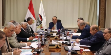 وزير قطاع الأعمال العام يتابع خطط العمل التنفيذية لشركات "القابضة الكيماوية" و فرص الاستثمار مع القطاع الخاص 2 - جريدة المساء وزير قطاع الأعمال العام يتابع خطط العمل التنفيذية لشركات "القابضة الكيماوية" و فرص الاستثمار مع القطاع الخاص 1 - جريدة المساء