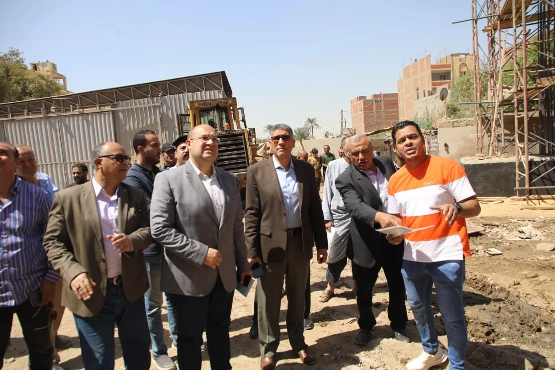 محافظ الجيزة يتفقد الحالة العامة للمحاور والإشغالات بعدد من الأحياء والمراكز 19 - جريدة المساء