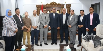 محافظ قنا يستقبل أعضاء محاكاة مجلس الشيوخ بالمحافظة 2 - جريدة المساء محافظ قنا يستقبل أعضاء محاكاة مجلس الشيوخ بالمحافظة 1 - جريدة المساء