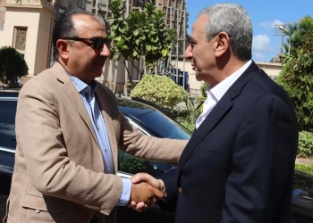 وزير قطاع الأعمال العام يناقش مشروع تطوير "غزل المحلة" بلقاء محافظ الغربية ونواب البرلمان.. 21 - جريدة المساء