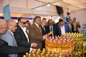 رئيس غرفة الجيزة يشارك المحافظ افتتاح معرض "أهلا ًمدارس " بفيصل 27 - جريدة المساء