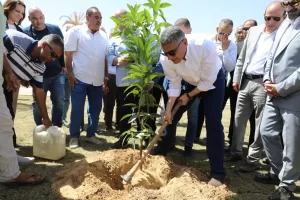 محافظ الجيزة يزور أكبر مناجم للحديد والصلب بالشرق الأوسط في الواحات البحرية 95 - جريدة المساء