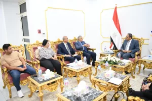 ضمن فاعليات مبادرة "بداية جديدة" .. محافظ قنا ومدير صندوق مكتبات مصر العامة يبحثان سبل تنفيذ قوافل متنقلة بالقرى والنجوع 23 - جريدة المساء