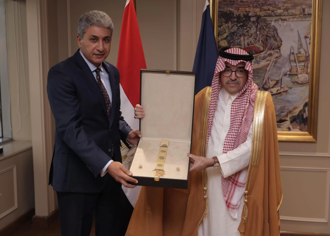 منح شريف فتحى وسام السياحة العربية من الطبقة الممتازة.. الوزير يبحث مع د.بندر بن فهد تطوير وتنمية الحركة البينية وتعزيز التبادل السياحى بين الأشقاء 19 - جريدة المساء