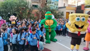 توزيع الحلوى والهدايا على التلاميذ فى أول يوم دراسى بمدارس كفر الشيخ 19 - جريدة المساء