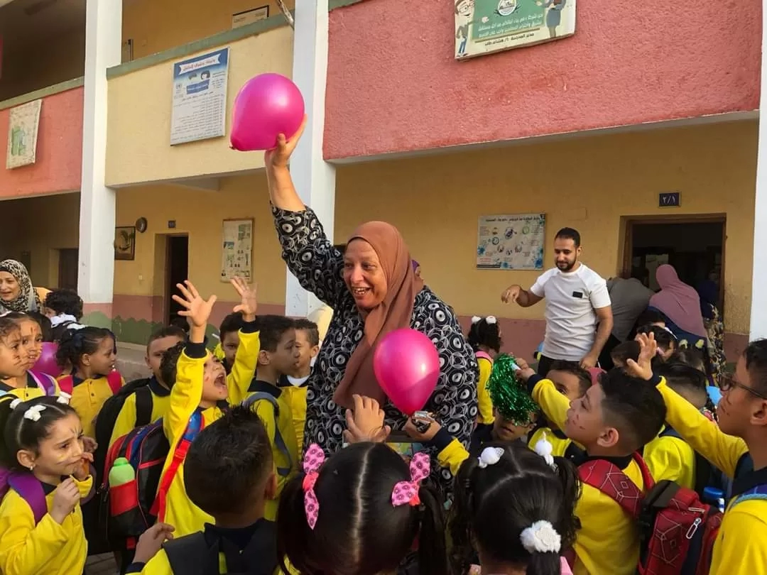 بالبالونات والحلوي.. مدارس الجيزة تستقبل زهورها فى اليوم الأول من العام الدراسى الجديد 20 - جريدة المساء بالبالونات والحلوي.. مدارس الجيزة تستقبل زهورها فى اليوم الأول من العام الدراسى الجديد 19 - جريدة المساء