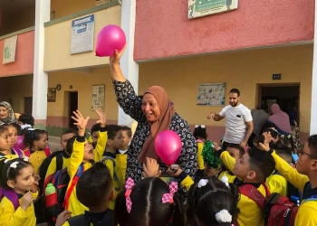 بالبالونات والحلوي.. مدارس الجيزة تستقبل زهورها فى اليوم الأول من العام الدراسى الجديد 30 - جريدة المساء