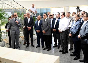 رئيس هيئة الدواء في جولة مع رئيس مجلس الوزراء ووزير الصحة لتفقد عدد من مصانع الأدوية بمدينة ٦  أكتوبر 23 - جريدة المساء