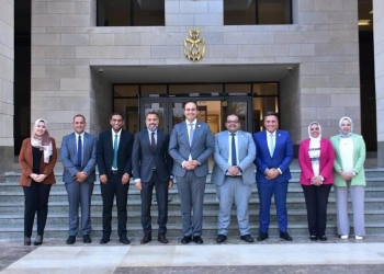 رئيس هيئة الرعاية الصحية التقى بمدير شركة روش مصر لبحث سبل دعم مرضى الأورام وإنشاء مراكز تميز لأمراض العيون 18 - جريدة المساء