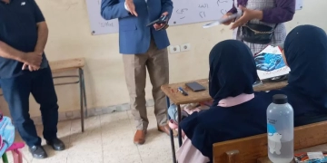 وكيل وزارة التربية والتعليم بالجيزة أثناء زيارته لأحد المدارس بالبدرشين