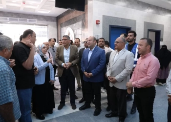 محافظ الجيزة خلال زيارته لمستشفى أطفيح