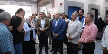 محافظ الجيزة خلال زيارته لمستشفى أطفيح