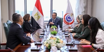 نائب رئيس مجلس الوزراء ووزير الصحة يستقبل ممثلي شركة «نوفارتس» لتعزيز التعاون في ملف تطوير الصناعات الدوائية 2 - جريدة المساء نائب رئيس مجلس الوزراء ووزير الصحة يستقبل ممثلي شركة «نوفارتس» لتعزيز التعاون في ملف تطوير الصناعات الدوائية 1 - جريدة المساء