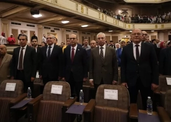 رئيس جامعة المنيا يشهد حفل تخرج برامج المنح الجامعية المصرية الأمريكية للتنمية  19 - جريدة المساء