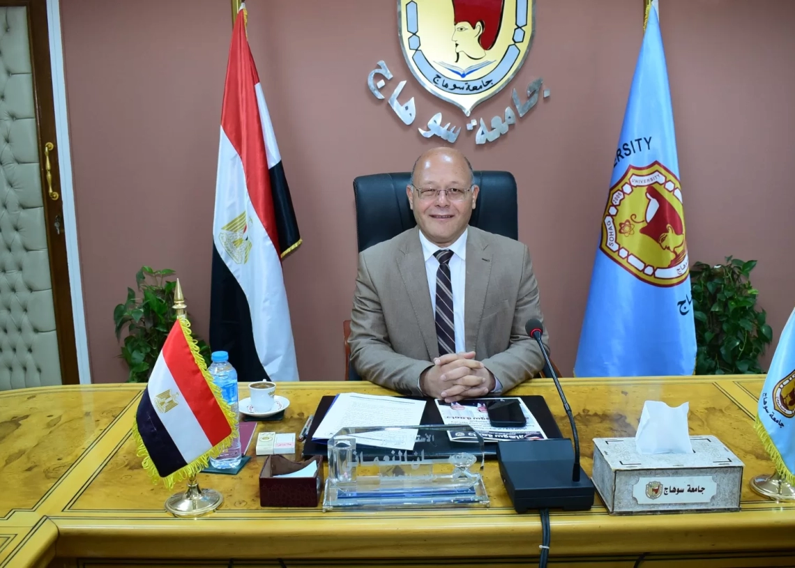 "النعماني" يناقش استعدادات جامعة سوهاج للعام الدراسي الجديد.. و يوجه ببدء المحاضرات الأولى بتوعية الطلاب بالمبادرة الرئاسية بداية 17 - جريدة المساء