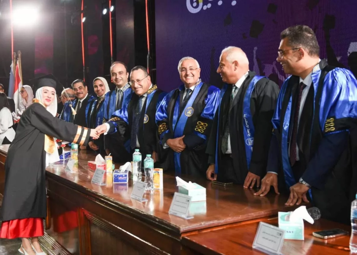 رئيس جامعة الإسكندرية يشهد حفل تخرج الدفعة 78 من طلاب كلية الهندسة   19 - جريدة المساء