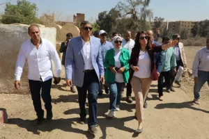 محافظ الجيزة يتابع مخططات التطوير وتحسين الرؤية البصرية لطرق المحافظة 35 - جريدة المساء