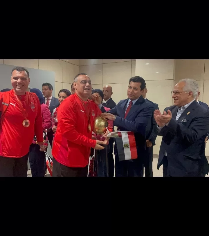 وزيرالرياضة يستقبل أبطال البارالمبية في مطار القاهرة 19 - جريدة المساء
