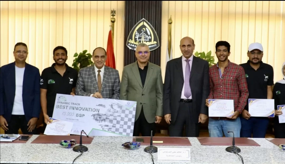رئيس جامعة الزقازيق يكرم فريق كلية الهندسة المشارك في مسابقة رالي السيارات الكهربائية مصر EVER 16 - جريدة المساء