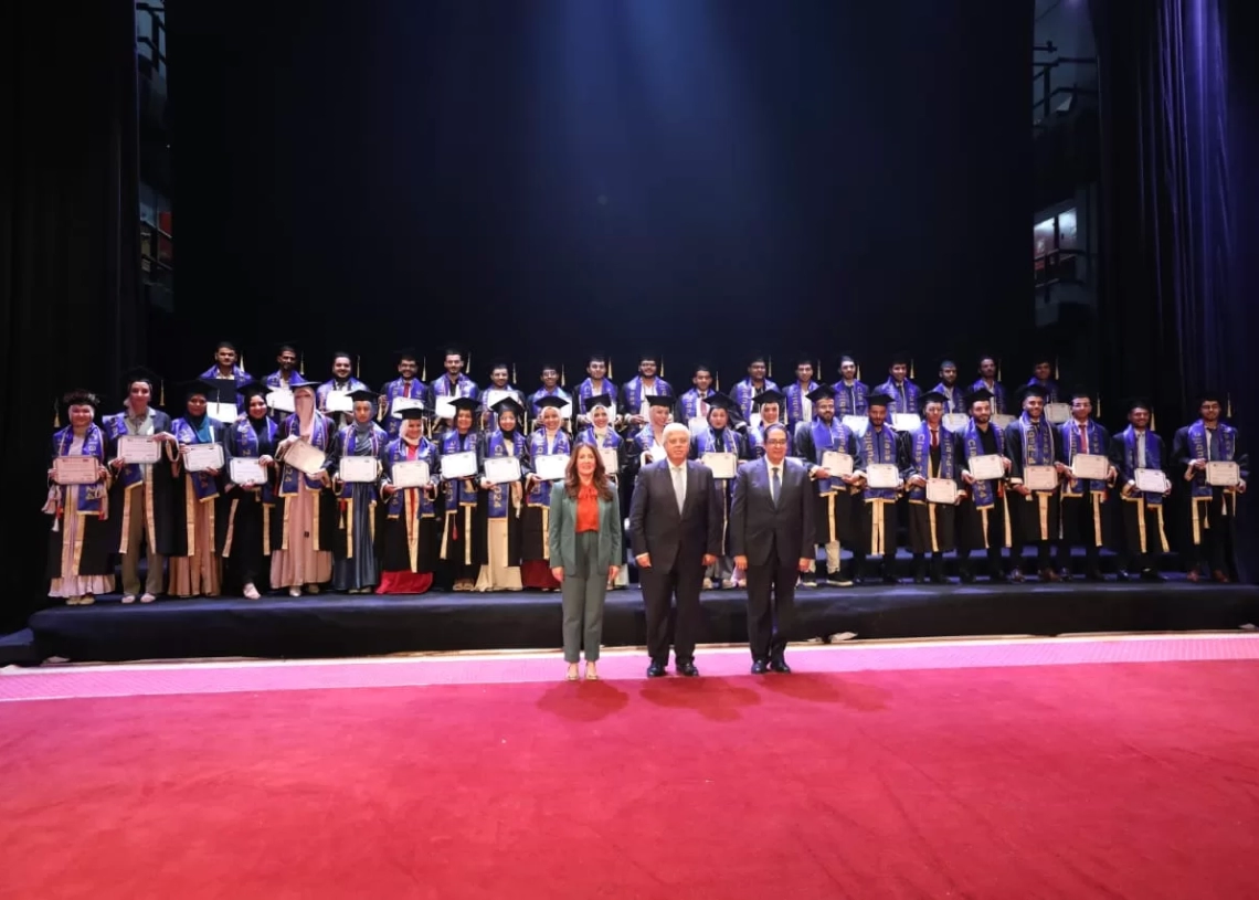 وزير التعليم العالي يشهد الاحتفال بخريجي برامج المنح الامريكية بجامعة القاهرة 17 - جريدة المساء