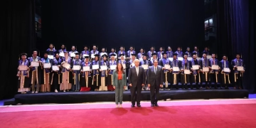 وزير التعليم العالي يشهد الاحتفال بخريجي برامج المنح الامريكية بجامعة القاهرة 1 - جريدة المساء