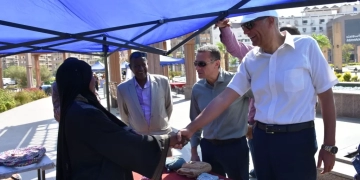 محافظ أسوان يتفقد معرض الحرف البيئية والمشغولات اليدوية والتراثية بحديقة درة النيل 1 - جريدة المساء