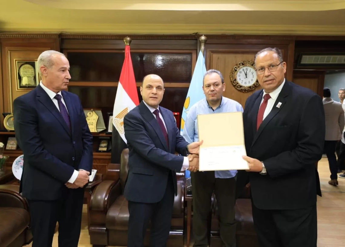 توزيع 1000 شنطة سلع غذائية على الأسر الأولى بالرعاية بمراكز المحافظة 16 - جريدة المساء