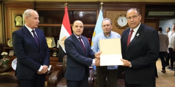 توزيع 1000 شنطة سلع غذائية على الأسر الأولى بالرعاية بمراكز المحافظة 1 - جريدة المساء