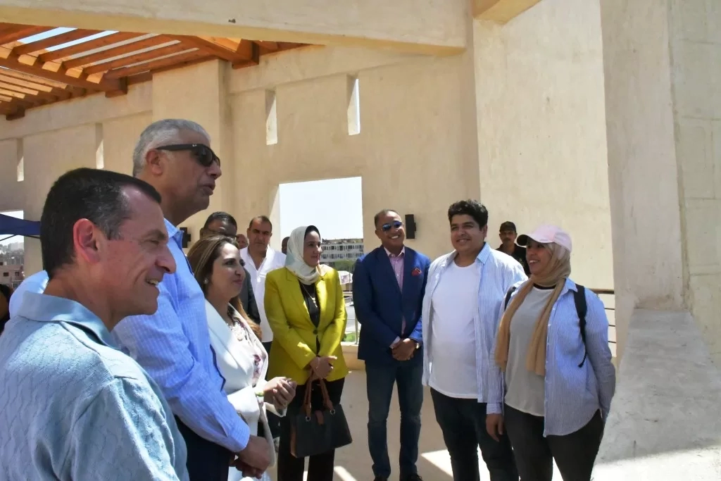 محافظ أسوان يفتتح مشروع الهوية البصرية " رمز النيل " أعلى خزان مياه الشرب بجوار مكتبة مصر العامة للفنانين التشكليين مها جميل وعلى عبد الفتاح 19 - جريدة المساء محافظ أسوان يفتتح مشروع الهوية البصرية " رمز النيل " أعلى خزان مياه الشرب بجوار مكتبة مصر العامة للفنانين التشكليين مها جميل وعلى عبد الفتاح 18 - جريدة المساء