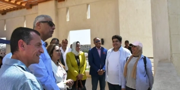 محافظ أسوان يفتتح مشروع الهوية البصرية " رمز النيل " أعلى خزان مياه الشرب بجوار مكتبة مصر العامة للفنانين التشكليين مها جميل وعلى عبد الفتاح 2 - جريدة المساء محافظ أسوان يفتتح مشروع الهوية البصرية " رمز النيل " أعلى خزان مياه الشرب بجوار مكتبة مصر العامة للفنانين التشكليين مها جميل وعلى عبد الفتاح 1 - جريدة المساء