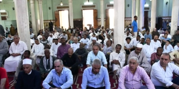 محافظ أسوان يؤدى صلاة الجمعة بمسجد بدر بالطابية ، وصلاة الغائب على روح شهيد الواجب الوطنى النقيب محمود جمال 2 - جريدة المساء محافظ أسوان يؤدى صلاة الجمعة بمسجد بدر بالطابية ، وصلاة الغائب على روح شهيد الواجب الوطنى النقيب محمود جمال 1 - جريدة المساء