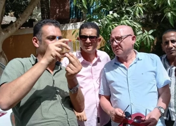 محافظ أسوان يتابع جهود الفرق الفنية لإستكمال آخذ العينات بالمحطات والشبكات والمرشحات .. 23 - جريدة المساء