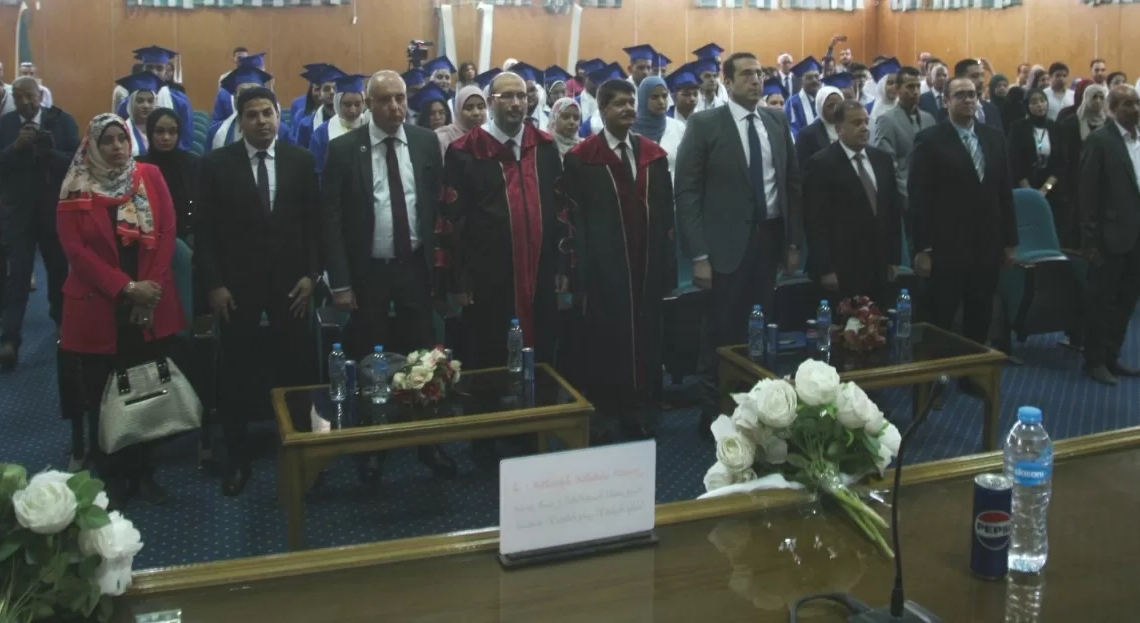 رئيس جامعة جنوب الوادي يشهد حفل تخرج الدفعة الثانية من الجامعة المصرية للتعلم الإلكتروني الأهلية بقنا 19 - جريدة المساء