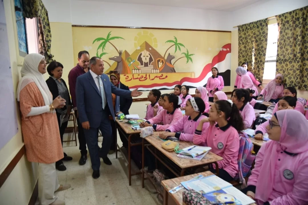 فى بورسعيد اول يوم عقاب والثاني ثواب المحافظ يشيد بالمظهر المشرف لمدارس بورفؤاد 17 - جريدة المساء