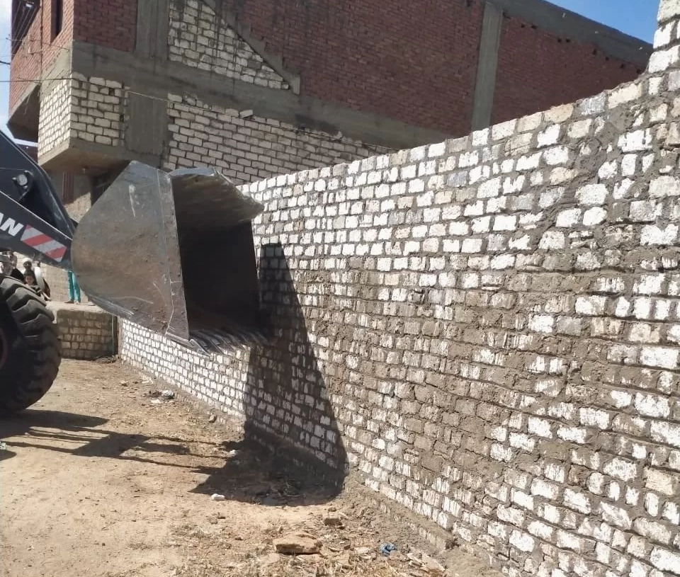 محافظ بني سويف: إزالة  122 حالة "بعد مرور أسبوع " على بدء حملات المرحلة الثالثة ضمن الموجة الـــ 23 لإزالة التعديات 17 - جريدة المساء