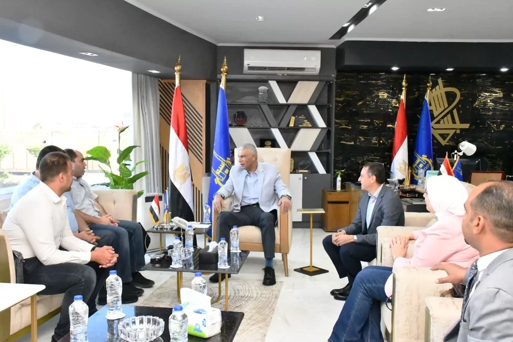 محافظ أسوان يستقبل وفد شباب تنسيقية الأحزاب.. وإطلاعهم على جهود الدولة 19 - جريدة المساء