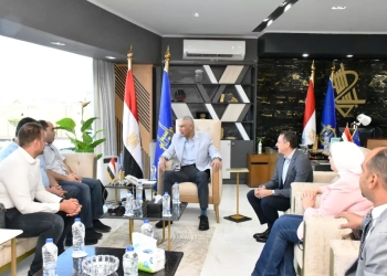 محافظ أسوان يستقبل وفد شباب تنسيقية الأحزاب.. وإطلاعهم على جهود الدولة 19 - جريدة المساء