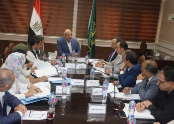 محافظ بني سويف يناقش مع مسؤولي الصحة خطط النهوض بالقطاع الصحي 17 - جريدة المساء