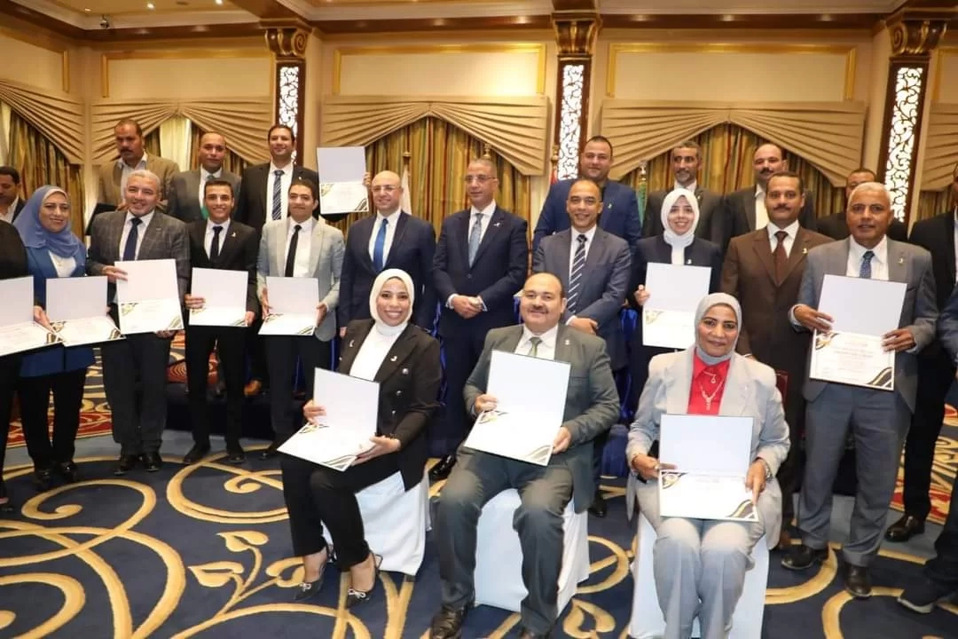 محافظ المنيا يكلف نائبه بحضور مؤتمر إعلان الفائزين بالمبادرة الوطنية للمشروعات الخضراء الذكية بالفيوم 18 - جريدة المساء