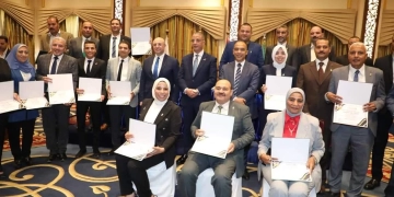 محافظ المنيا يكلف نائبه بحضور مؤتمر إعلان الفائزين بالمبادرة الوطنية للمشروعات الخضراء الذكية بالفيوم 1 - جريدة المساء