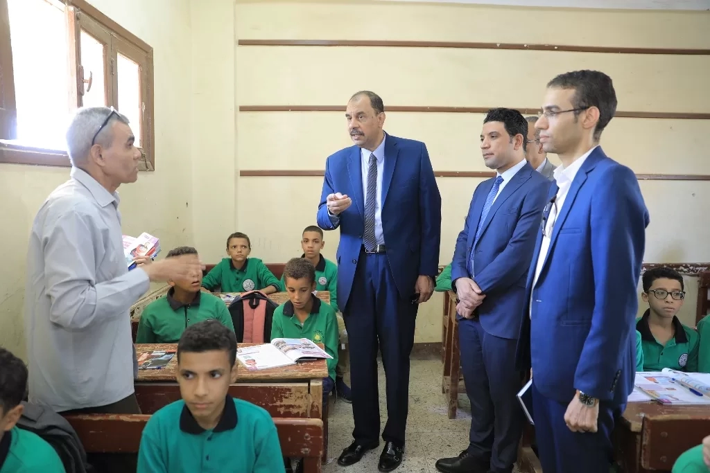 محافظ سوهاج يفاجئ عددا من المدارس والمصالح الحكومية بقرى مركز سوهاج 19 - جريدة المساء