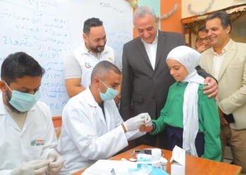 محافظ الغربية يتفقد مبادرة "لمصر نبني أجيال" بمدرسة نهطاى ويشيد بالخدمات الطبية المتكاملة للأطفال 19 - جريدة المساء