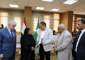 محافظ الشرقية يُسلم مساعدات مالية مقدمة من حزب حماة الوطن لأسر ضحايا ومصابي تصادم قطاري الزقازيق 29 - جريدة المساء