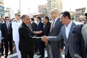 محافظ الشرقية يضع إكليلاً من الزهور على النصب التذكاري للشهداء.. إحتفالاً بالذكرى 51 لإنتصارات أكتوبر المجيدة 73 - جريدة المساء