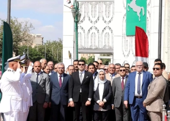 محافظ الشرقية يضع إكليلاً من الزهور على النصب التذكاري للشهداء.. إحتفالاً بالذكرى 51 لإنتصارات أكتوبر المجيدة 27 - جريدة المساء