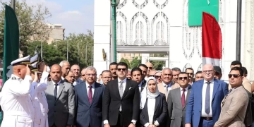 محافظ الشرقية يضع إكليلاً من الزهور على النصب التذكاري للشهداء.. إحتفالاً بالذكرى 51 لإنتصارات أكتوبر المجيدة 45 - جريدة المساء
